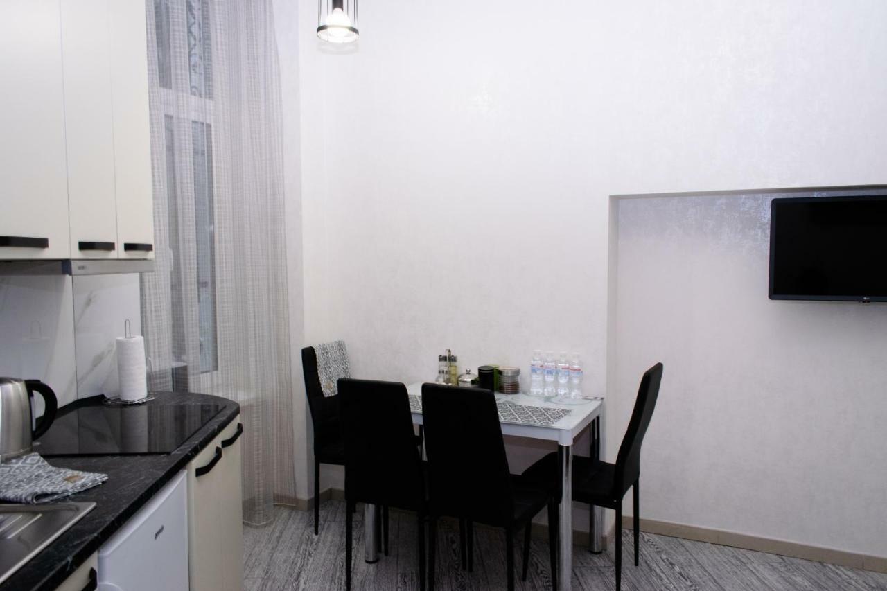 Apartment Barvy Lvova On Kostyushka St Exterior foto